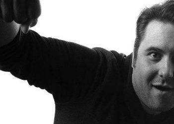 Joshua Williamson relata como comenzó a escribir The Flash.