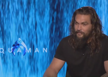 Jason Momoa habla del Snyder Cut y de cómo conecta Aquaman con Justice League.