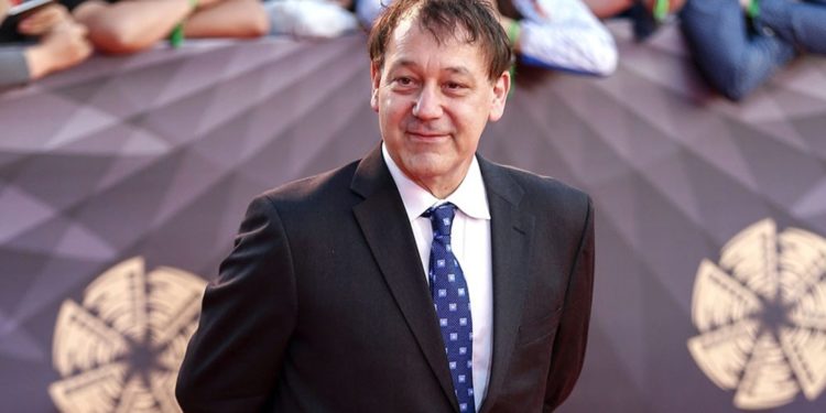 Sam Raimi está en negociaciones para dirigir ‘Doctor Strange 2’