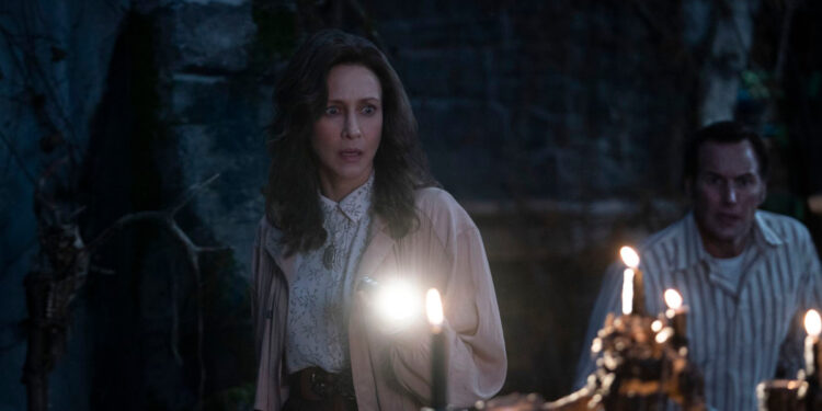 Taquilla EEUU: Expediente Warren aterroriza desde lo más alto