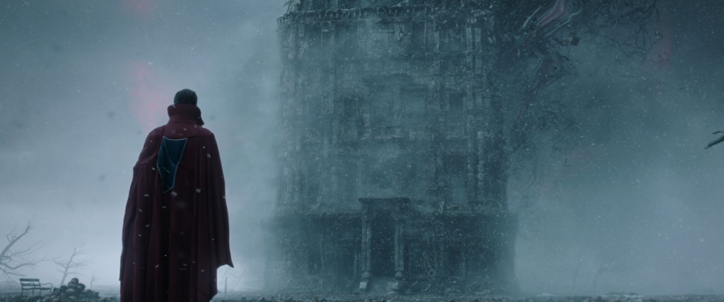 La secuela de Doctor Strange lidera por tercer fin de semana consecutivo antes de la llegada de Top Gun. Downton Abbey debuta en 2º lugar.